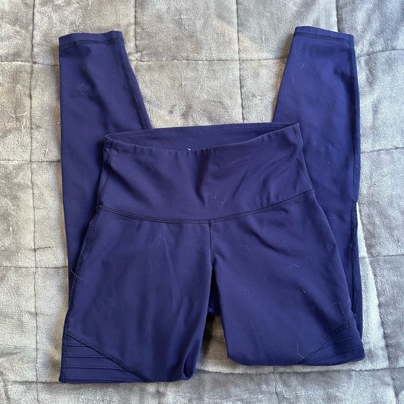 🔥3/$15 Old Navy | Indigo Workout Leggings - Picture 2 of 6